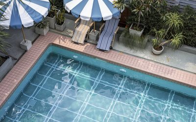 Understanding the Differences Between Saltwater and Chlorine Pools